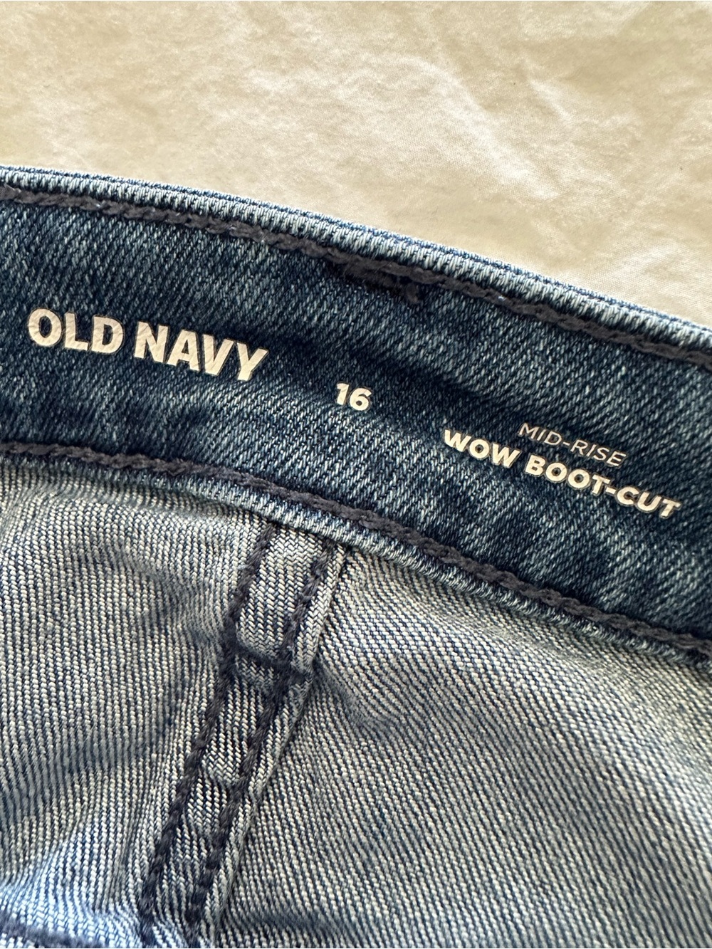 Old Navy women’s mid-rise bootcut jeans, size 16 - Picture 4 of 9